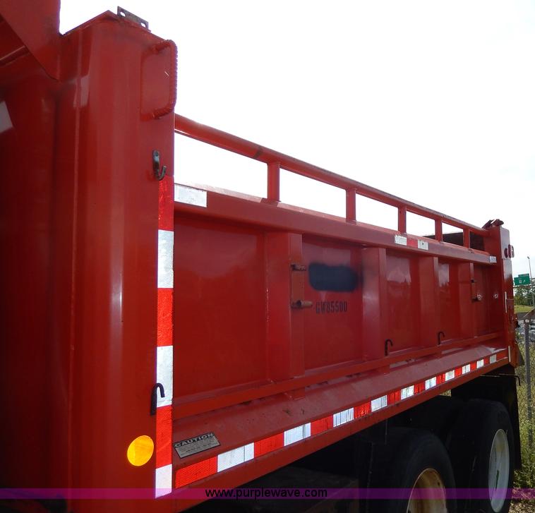 image for item H6950 1999 International 4900 dump truck