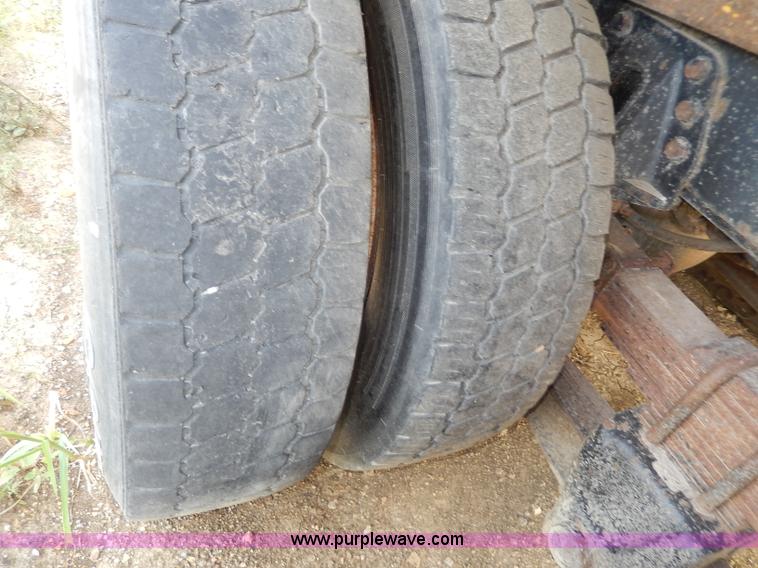 image for item H6950 1999 International 4900 dump truck