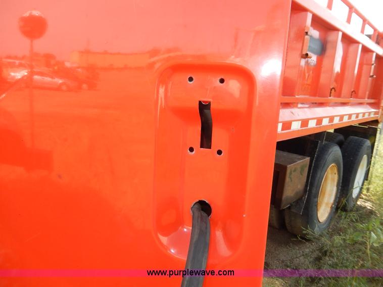 image for item H6950 1999 International 4900 dump truck