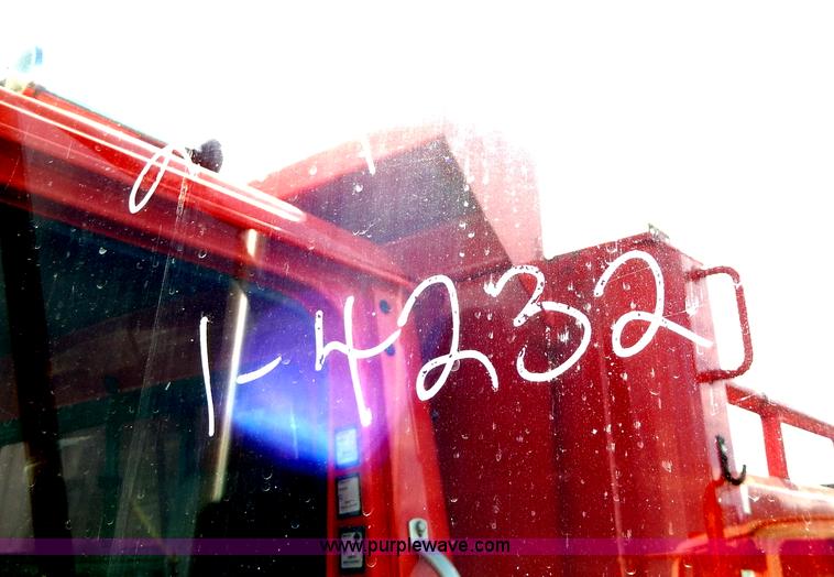 image for item H6950 1999 International 4900 dump truck