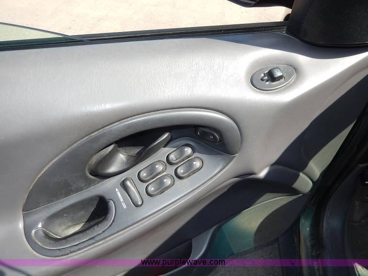 image for item H6951 1999 Ford Taurus LX