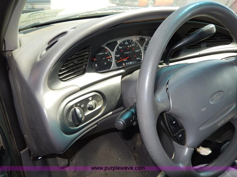 image for item H6951 1999 Ford Taurus LX