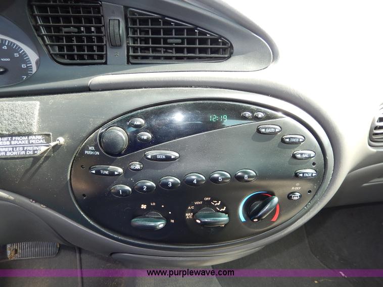 image for item H6951 1999 Ford Taurus LX