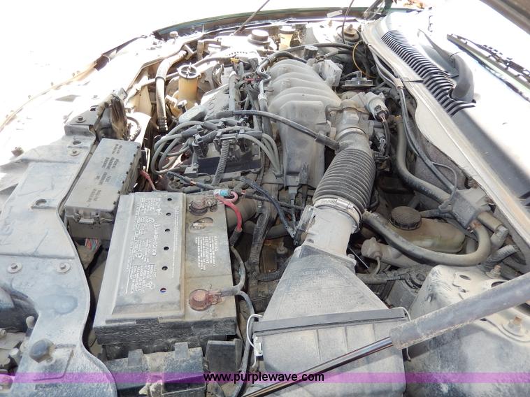 image for item H6951 1999 Ford Taurus LX