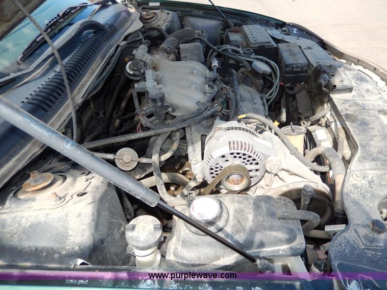 image for item H6951 1999 Ford Taurus LX