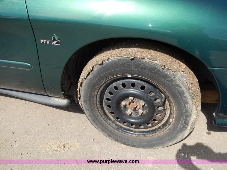 image for item H6951 1999 Ford Taurus LX