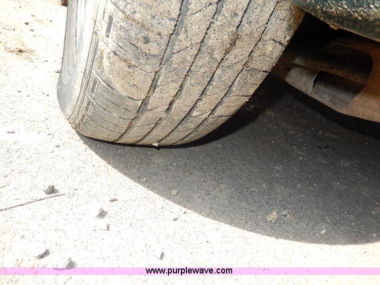 image for item H6951 1999 Ford Taurus LX