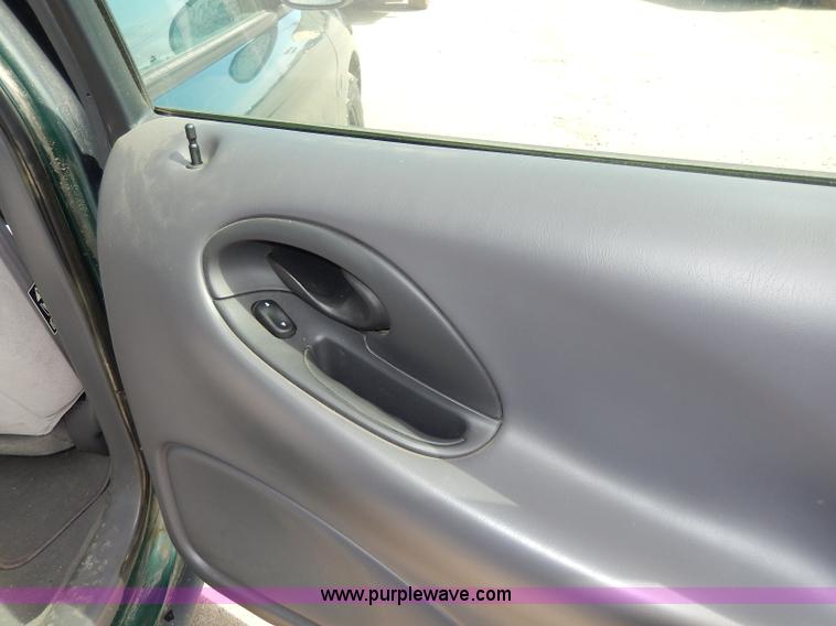 image for item H6951 1999 Ford Taurus LX