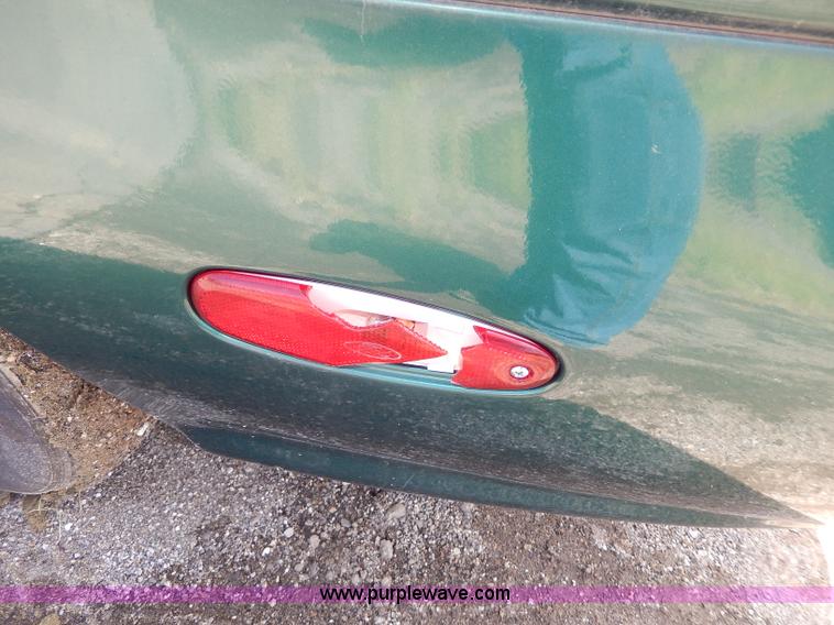 image for item H6951 1999 Ford Taurus LX