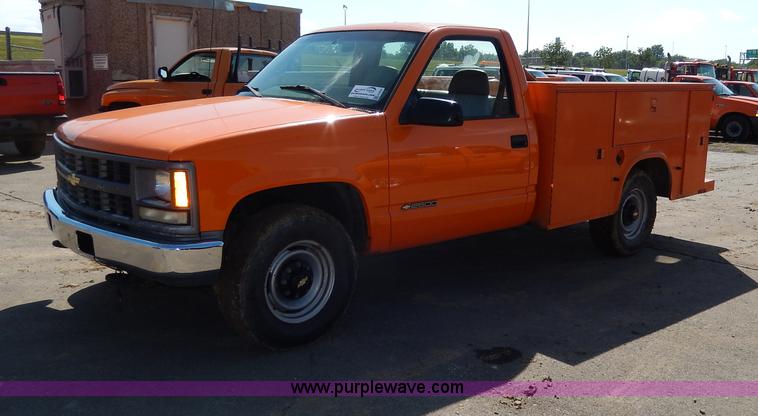 image for item H6953 1999 Chevrolet 2500 utility truck