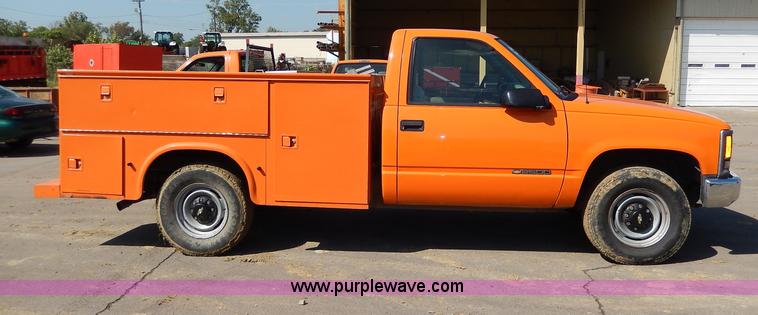 image for item H6953 1999 Chevrolet 2500 utility truck