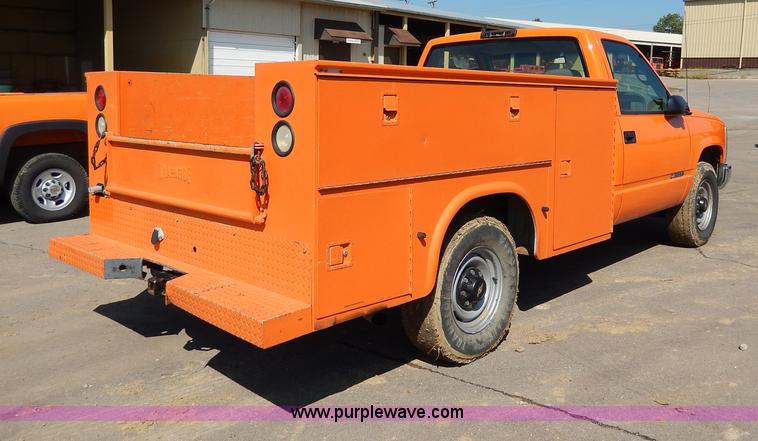 image for item H6953 1999 Chevrolet 2500 utility truck