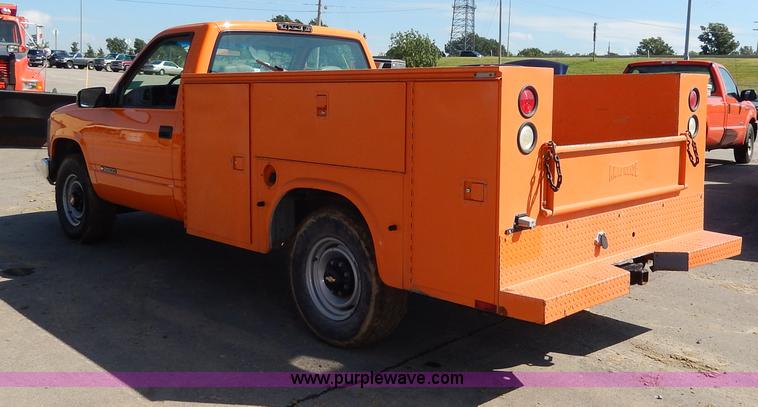 image for item H6953 1999 Chevrolet 2500 utility truck