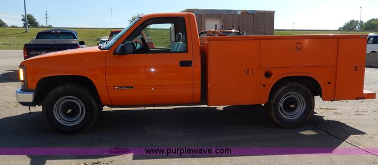 image for item H6953 1999 Chevrolet 2500 utility truck