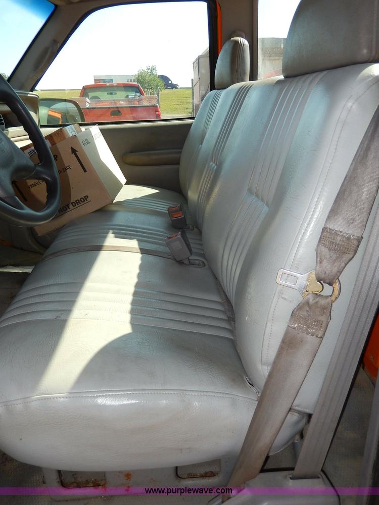 image for item H6953 1999 Chevrolet 2500 utility truck