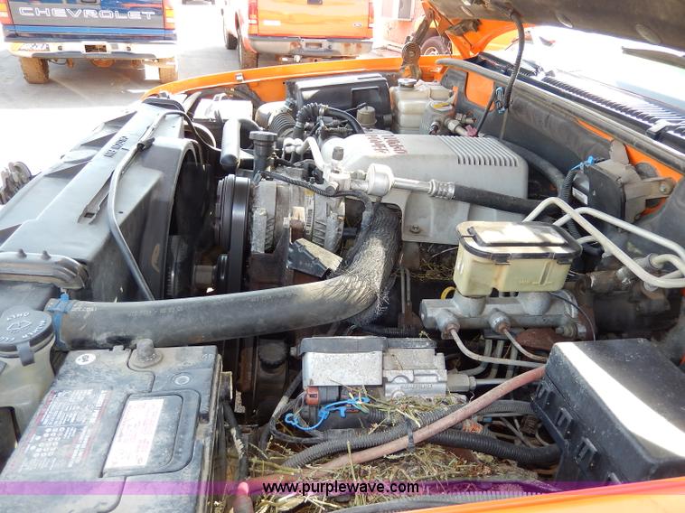 image for item H6953 1999 Chevrolet 2500 utility truck