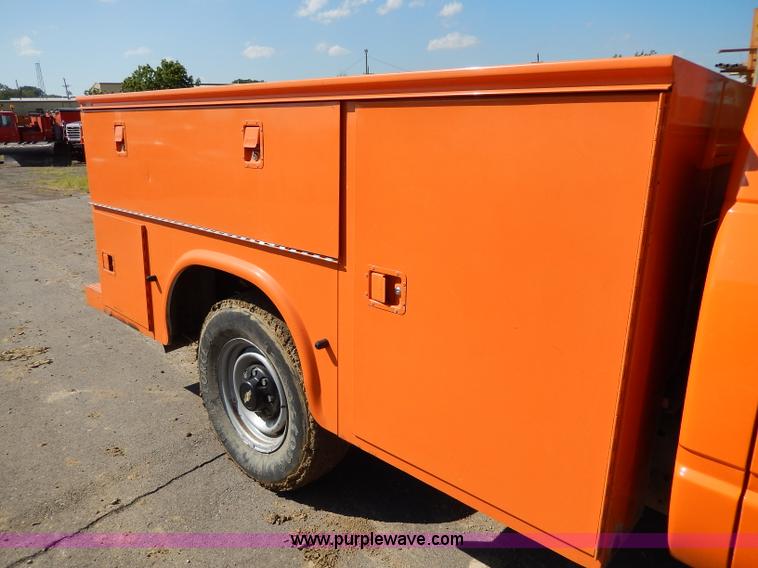 image for item H6953 1999 Chevrolet 2500 utility truck