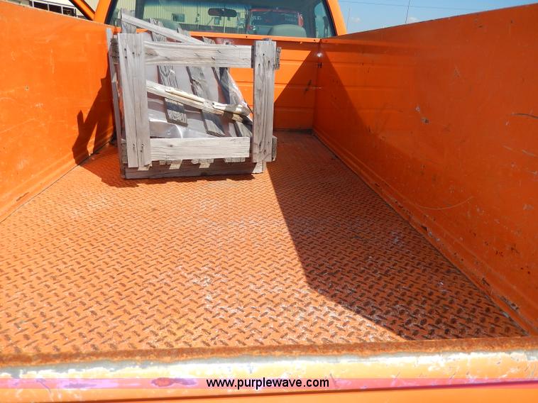 image for item H6953 1999 Chevrolet 2500 utility truck