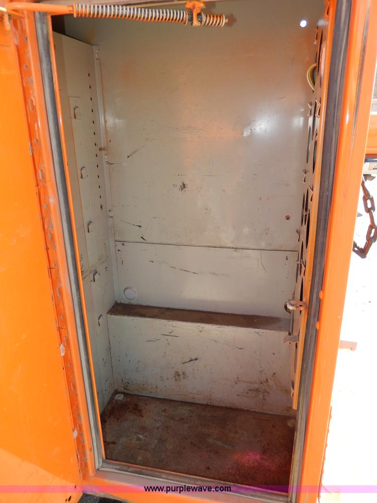 image for item H6953 1999 Chevrolet 2500 utility truck