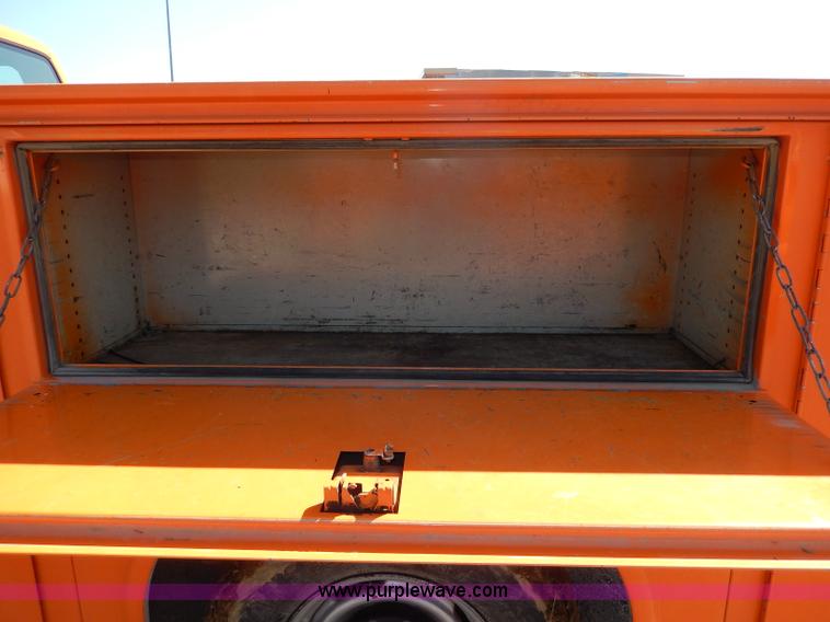 image for item H6953 1999 Chevrolet 2500 utility truck