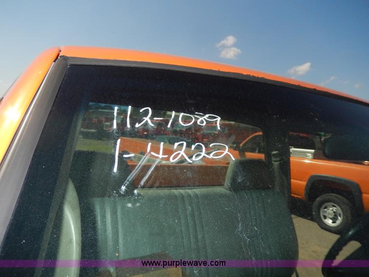 image for item H6953 1999 Chevrolet 2500 utility truck