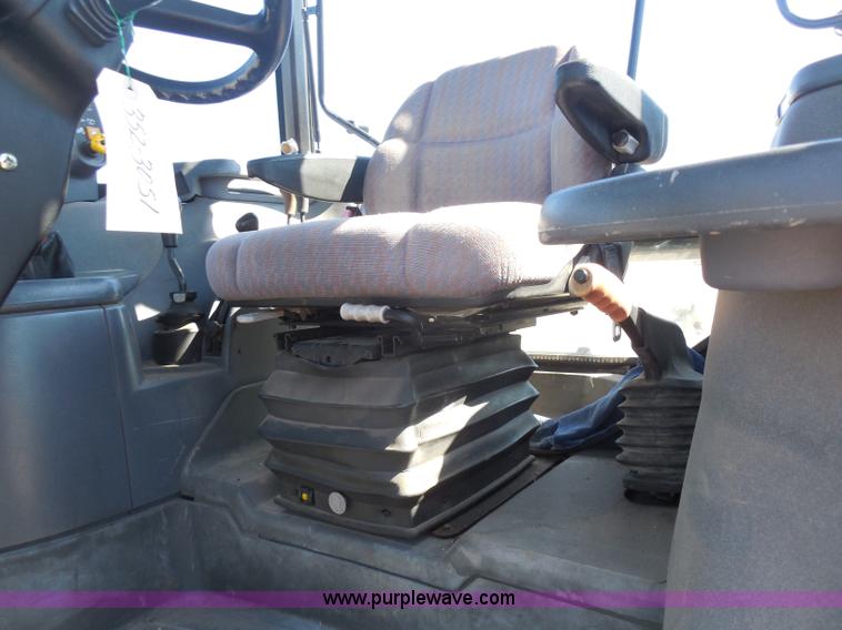 image for item I1366 2001 Ford TS100 tractor