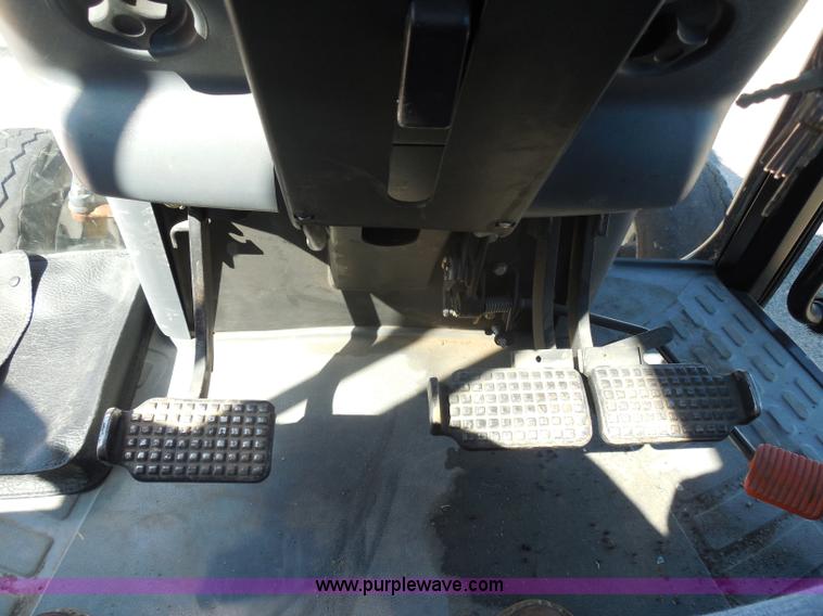 image for item I1366 2001 Ford TS100 tractor