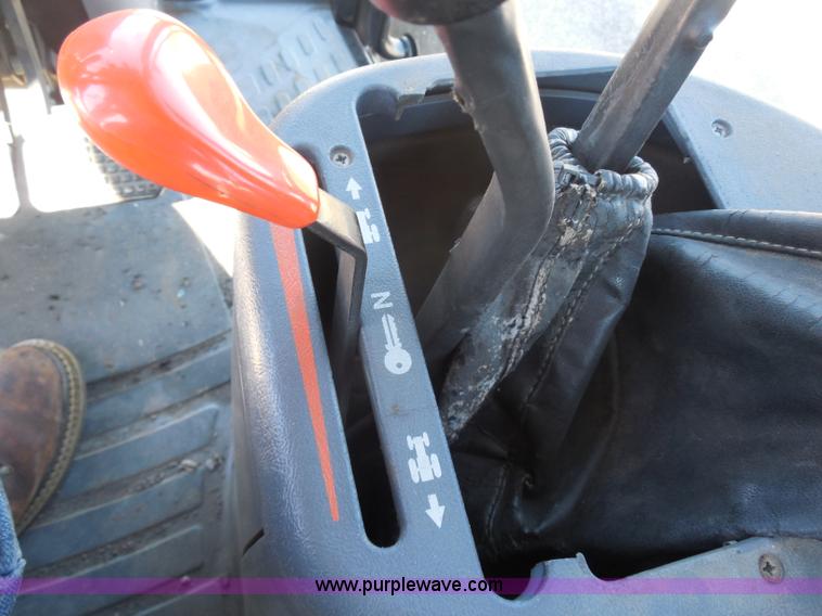 image for item I1366 2001 Ford TS100 tractor