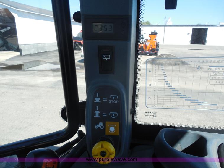 image for item I1366 2001 Ford TS100 tractor