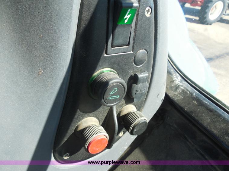 image for item I1366 2001 Ford TS100 tractor