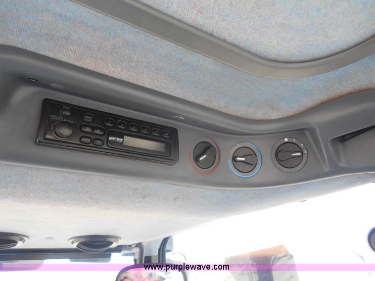 image for item I1366 2001 Ford TS100 tractor