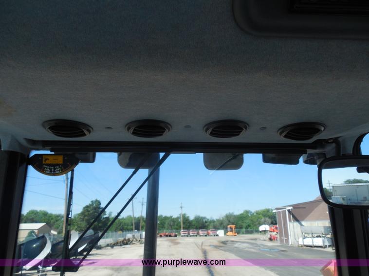 image for item I1366 2001 Ford TS100 tractor