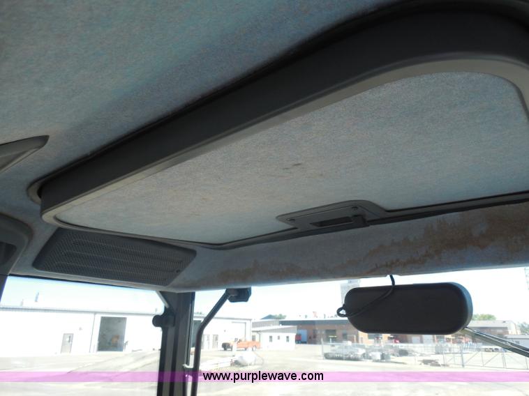 image for item I1366 2001 Ford TS100 tractor