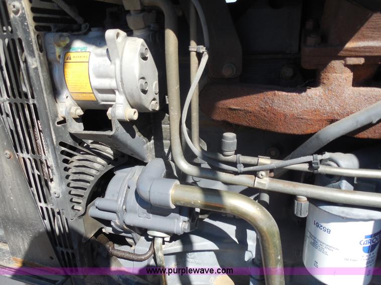 image for item I1366 2001 Ford TS100 tractor