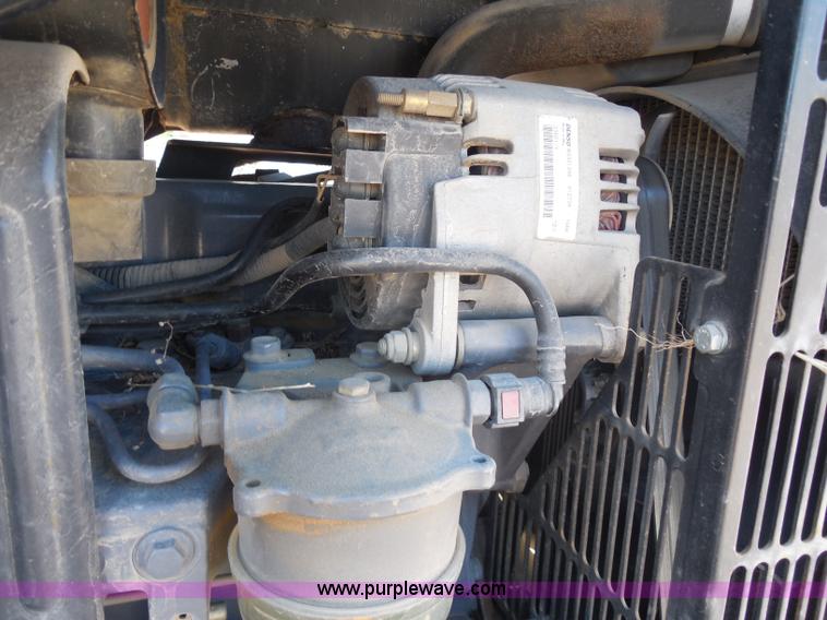 image for item I1366 2001 Ford TS100 tractor