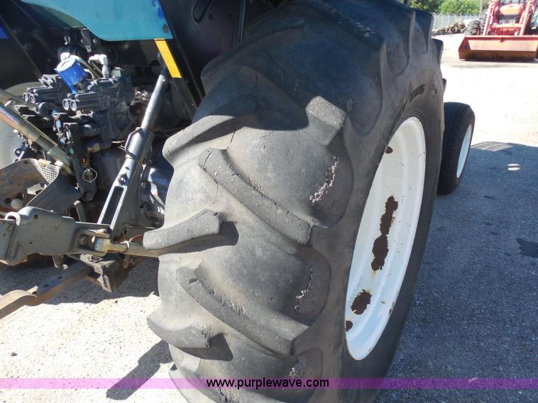 image for item I1366 2001 Ford TS100 tractor