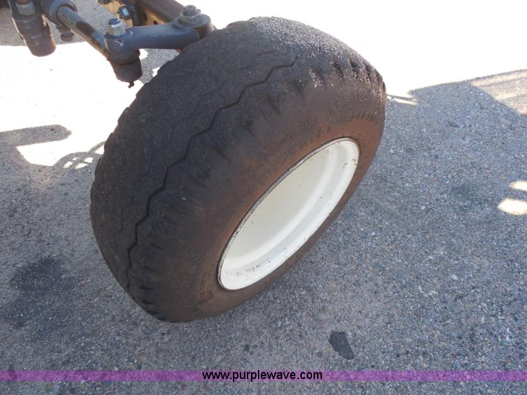 image for item I1366 2001 Ford TS100 tractor