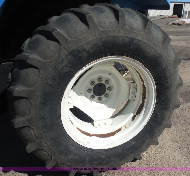 image for item I1366 2001 Ford TS100 tractor