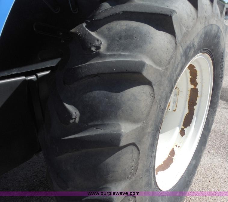 image for item I1366 2001 Ford TS100 tractor