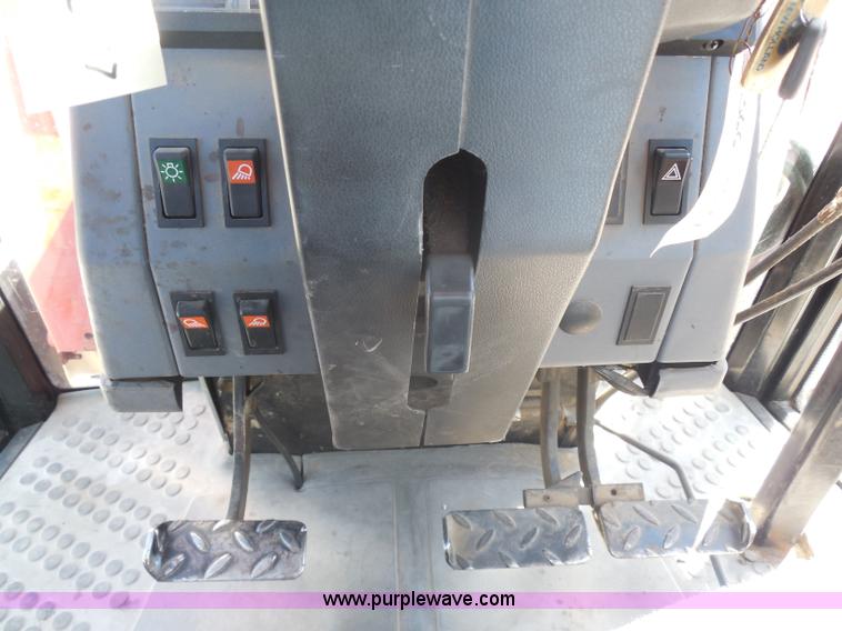 image for item I1367 1998 Ford 7740SL tractor