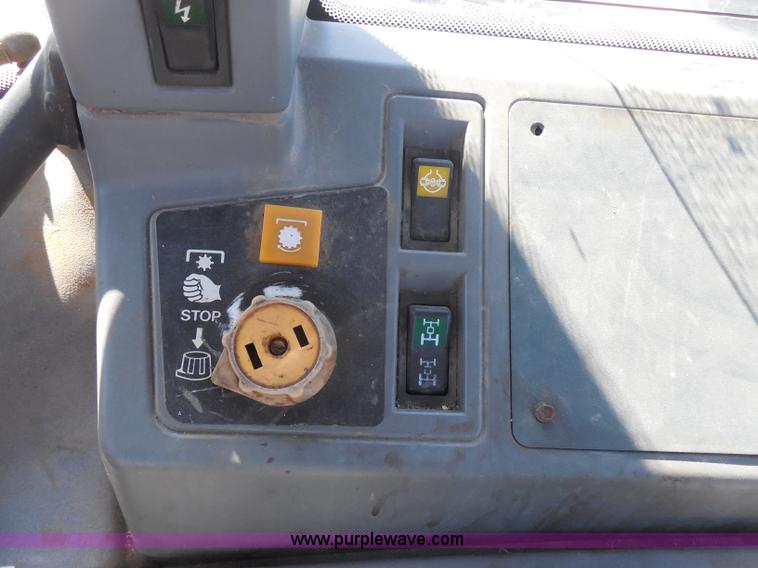 image for item I1367 1998 Ford 7740SL tractor