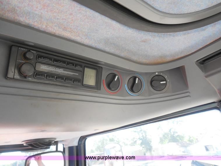 image for item I1367 1998 Ford 7740SL tractor