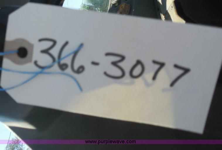 image for item I1367 1998 Ford 7740SL tractor