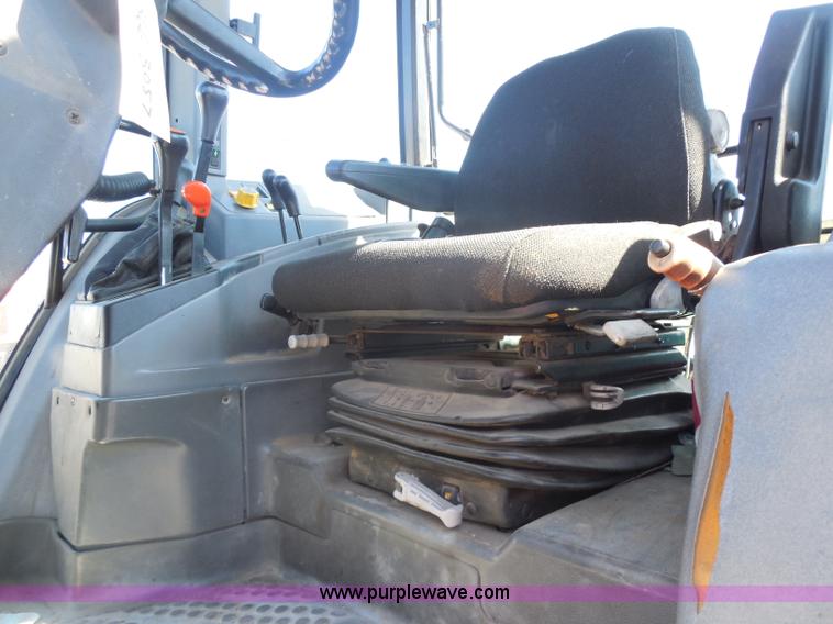 image for item I1368 1998 Ford 7740SL MFWD tractor