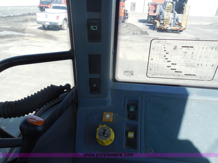 image for item I1368 1998 Ford 7740SL MFWD tractor