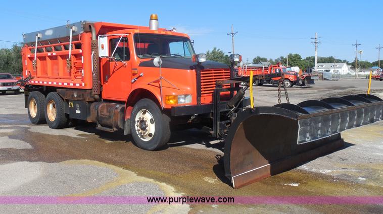 image for item I1373 1999 International 4900 dump truck
