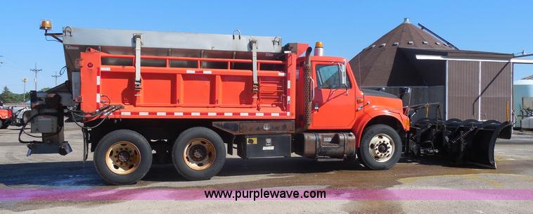 image for item I1373 1999 International 4900 dump truck