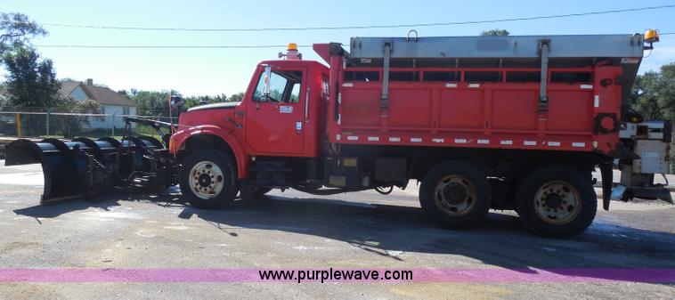 image for item I1373 1999 International 4900 dump truck