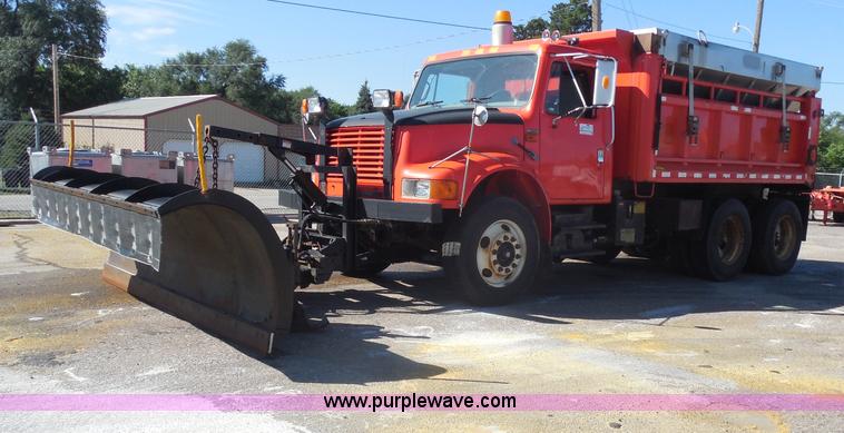 image for item I1373 1999 International 4900 dump truck