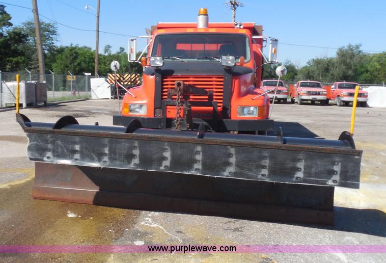 image for item I1373 1999 International 4900 dump truck